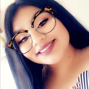 Meet your Posher, Yessica